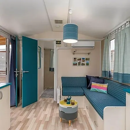 호텔 West Coast Mobilhome With Xxl Terrace 포레치